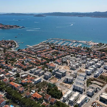 Apartment Luxury Sun Garden By Belmont Realty