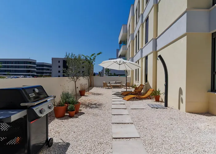 Luxury Sun Garden By Belmont Realty דירה *