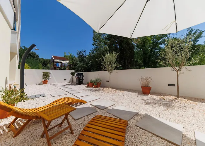 Luxury Sun Garden By Belmont Realty アパート